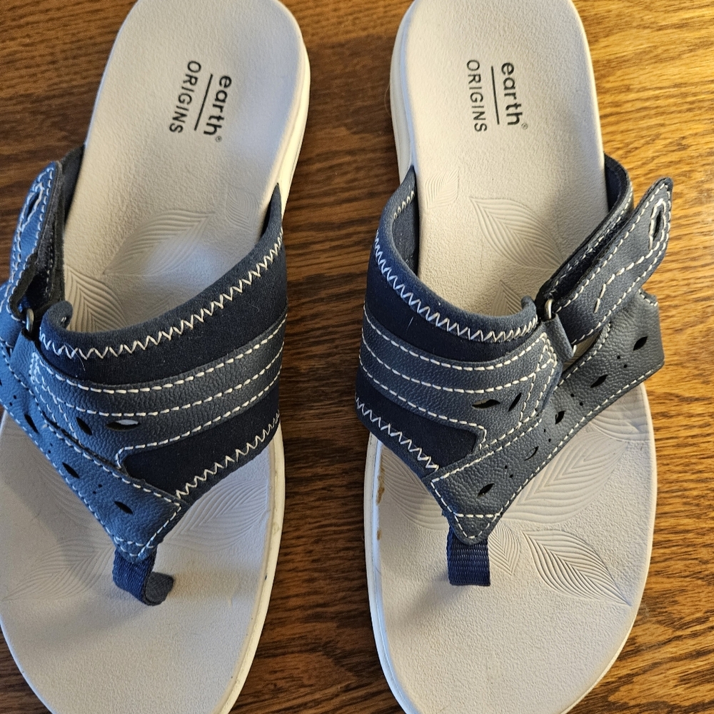 Earth Origins Navy and White Sandals Size 9 - Picture 2 of 6